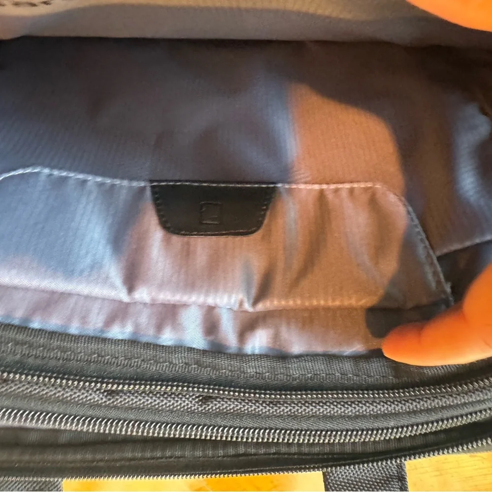 Targus Black Men's Laptop Messenger Bag with Shoulder Strap